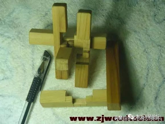 鲁班锁用柱黄金搭档，二十柱可拼四百式详细流程