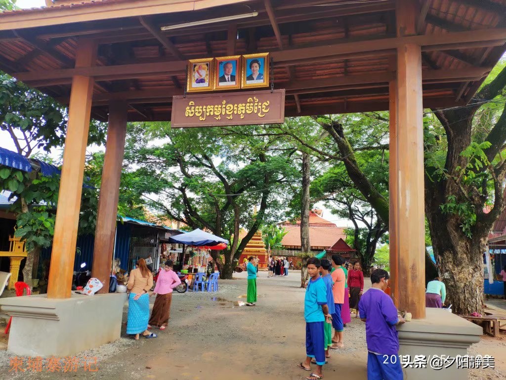 参观柬埔寨大榕树民俗文化村