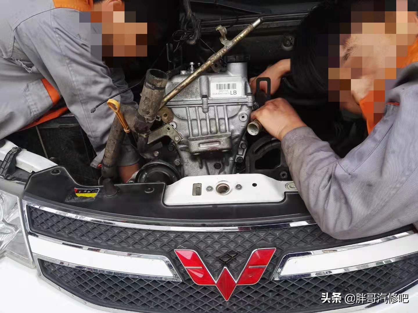 五菱宏光B12发动机，机油乳化水堵漏水，胖哥基本维修完毕