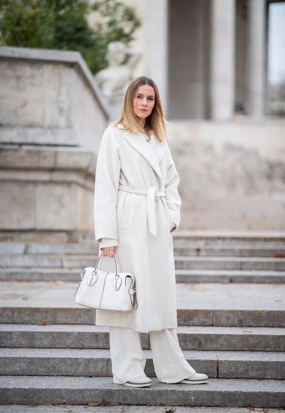白色大衣外套