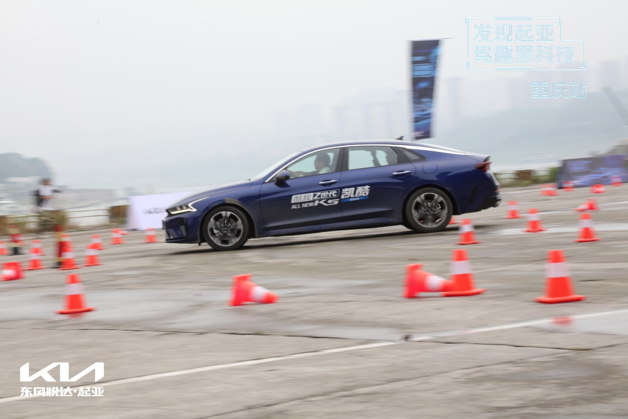 试驾丨起亚凯酷K5：做家用B级轿车中的“年轻人”