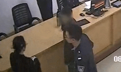 50岁重庆男子考科目一成考霸，10分钟交出满分答卷，竟是暗藏玄机！