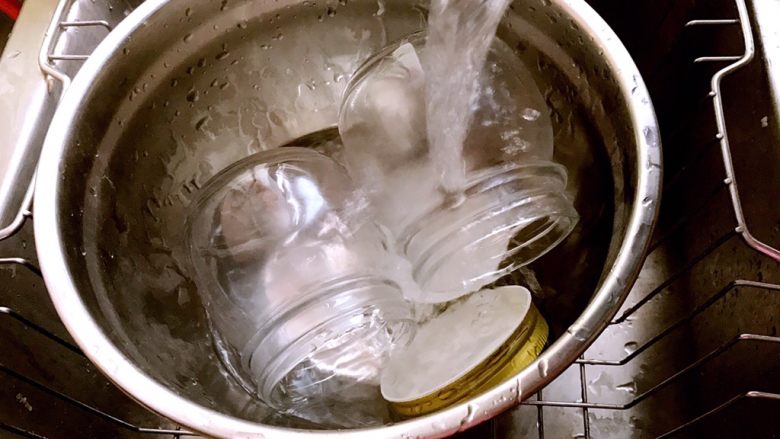 不管腌什么酸菜，牢记这“3个技巧”，酸菜酸脆爽口，放半年不坏