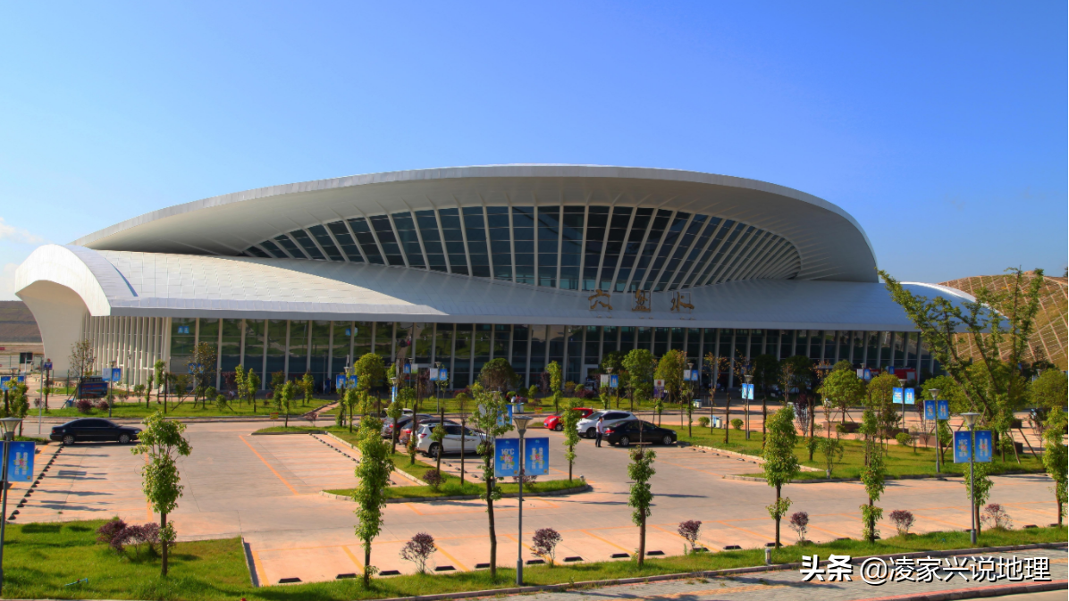 贵州省民航机场发展报告，贵阳区域枢纽设双机场