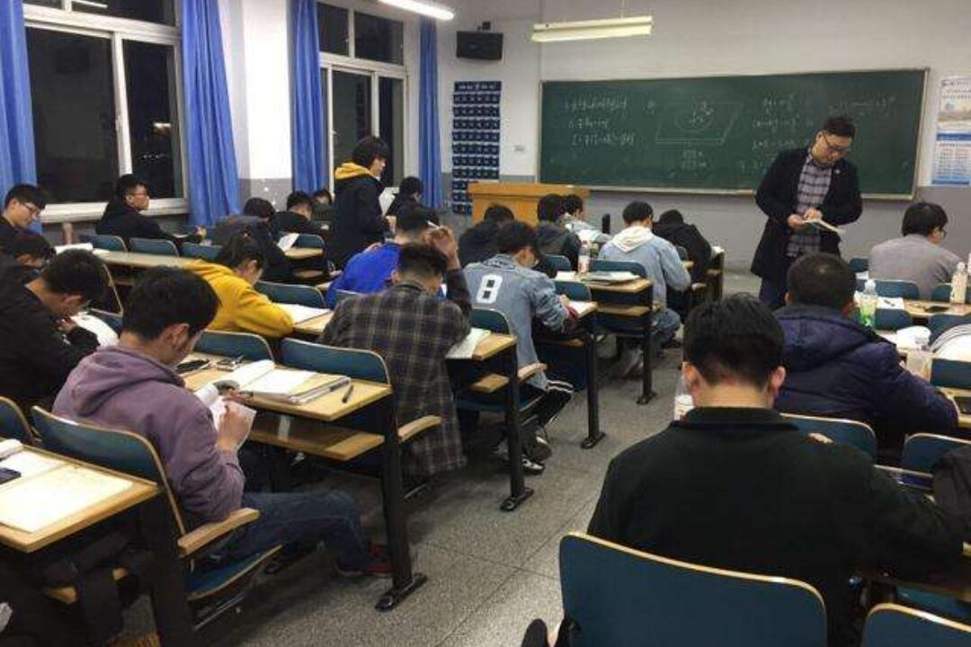 为什么大一要上“晚自习”，大二以后就不用了？过来人告诉你答案