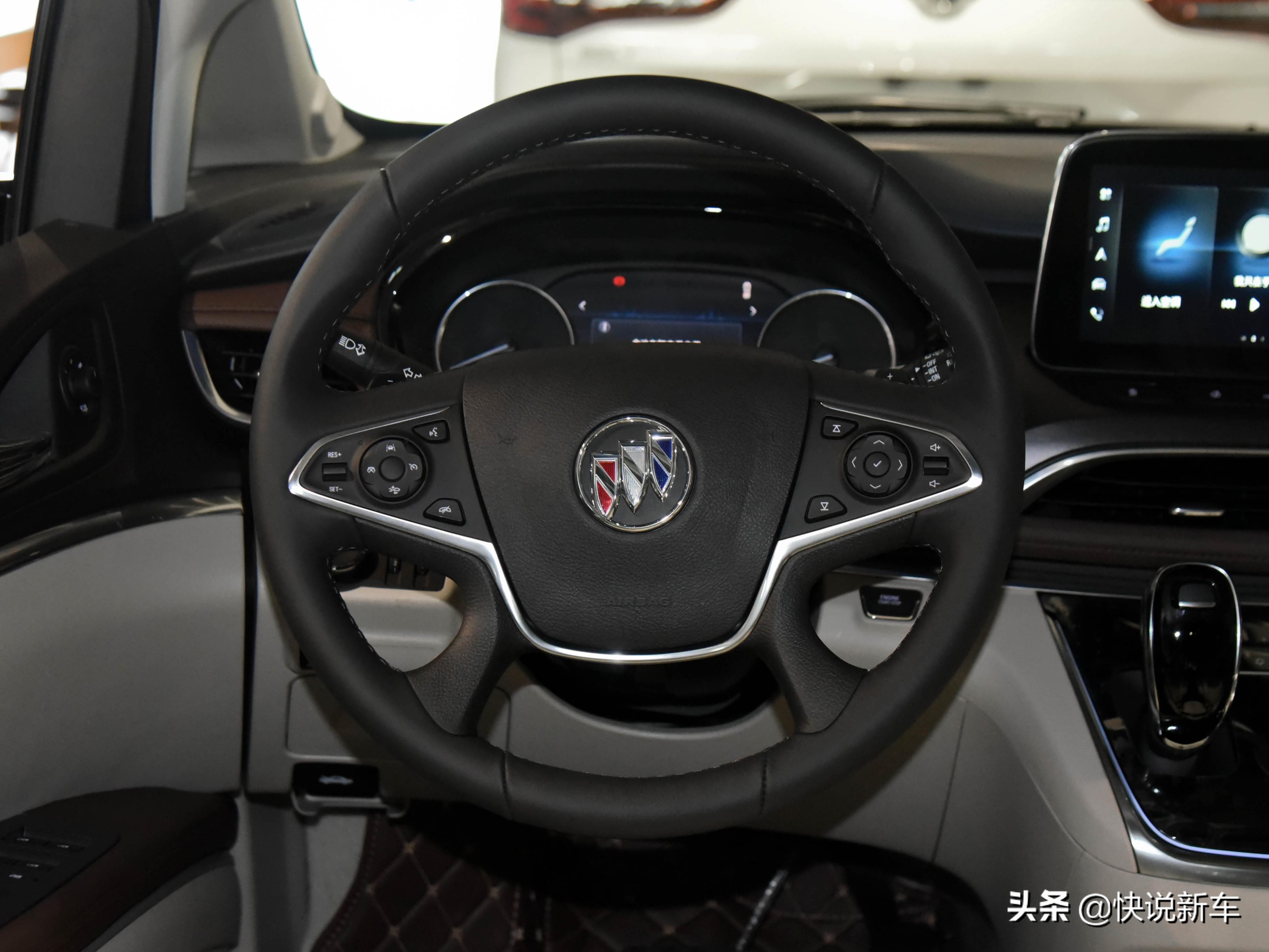 别克GL8 陆上公务舱，配2.0T+9AT，23万起月销破万