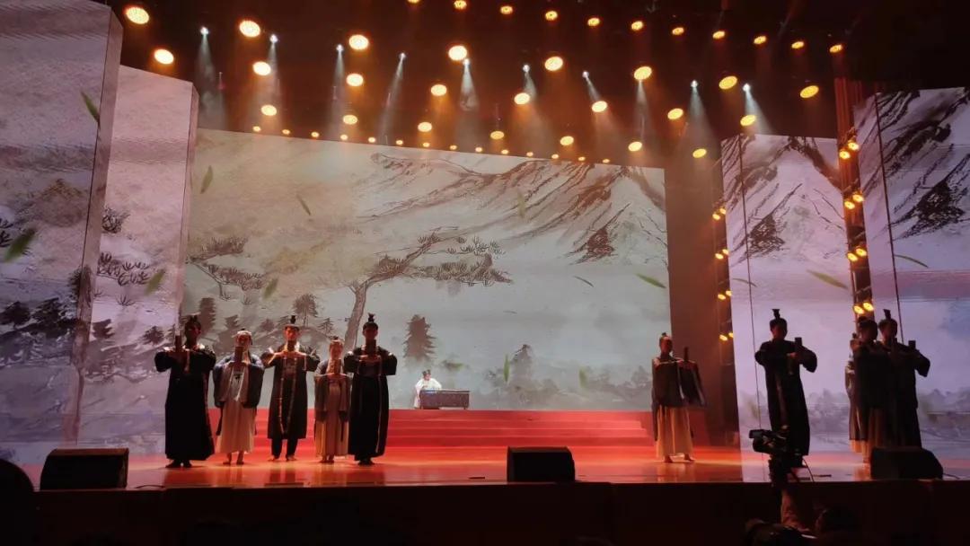 云南中医药大学喜迎60华诞