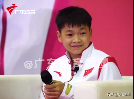 萌化了!全红婵被学霸提问一脸娇羞,小心翼翼试麦提高音量:啊啊啊