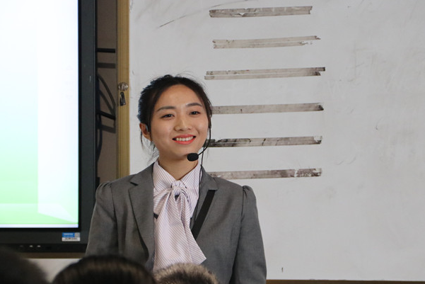 女教师批卷风格“新颖独特”，评语让人眼前一亮，备受学生喜爱