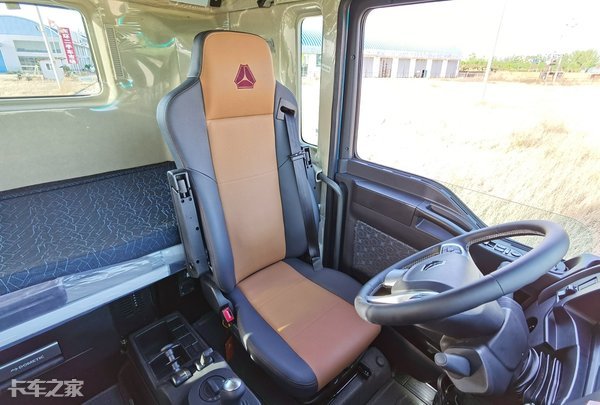 2020款重汽汕德卡牵引车配超高顶驾驶室，售价45万元值吗？