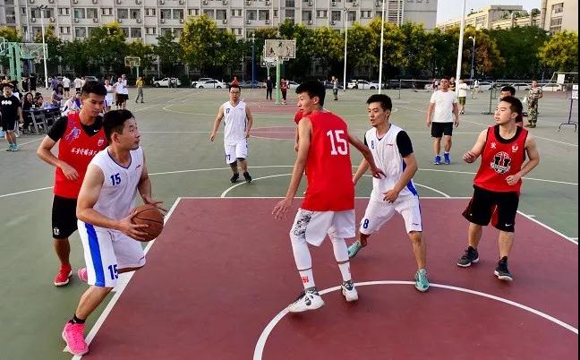 西安外国语大学，是由什么做成的？