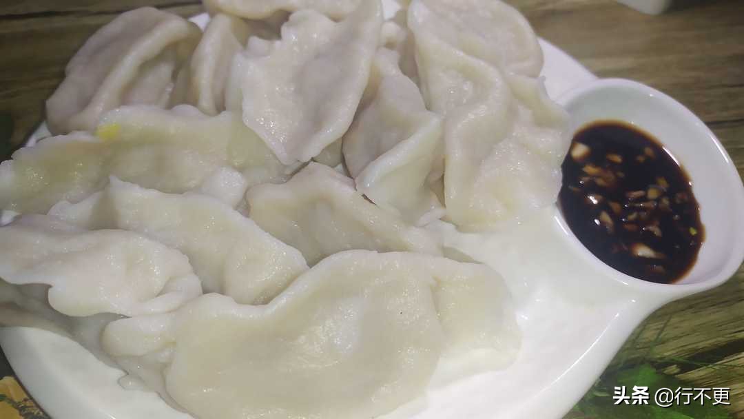 刚刚包的猪肉圆葱馅饺子(猪肉圆葱馅儿饺子的做法)