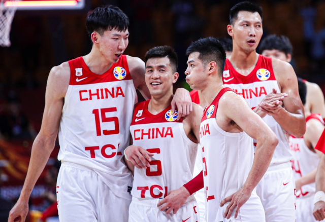 cba球袜为什么没新款(李宁曝CBA新赛季装备！4大特色堪比NBA，但24年联赛赛场或变T台)