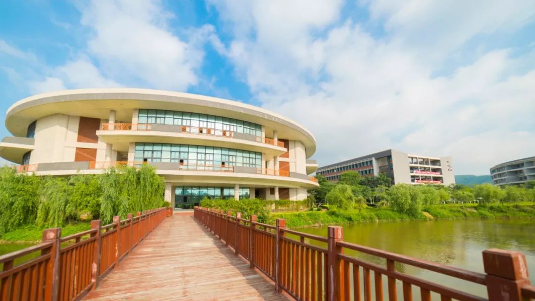 岭南职院：岭南之花别样红