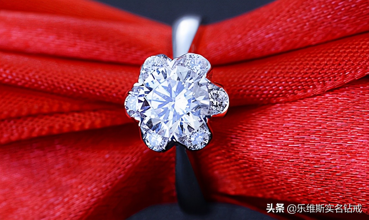 订婚戒指一般多少价位合适（现在的订婚戒指一般多少钱）