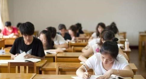 大学里有些证书并不实用，企业认可度较低，学生报考需谨慎