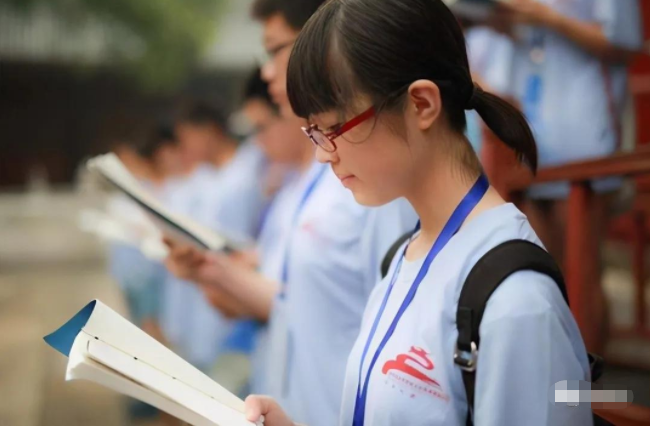 清华大学校草（清华大学美女校花火了）