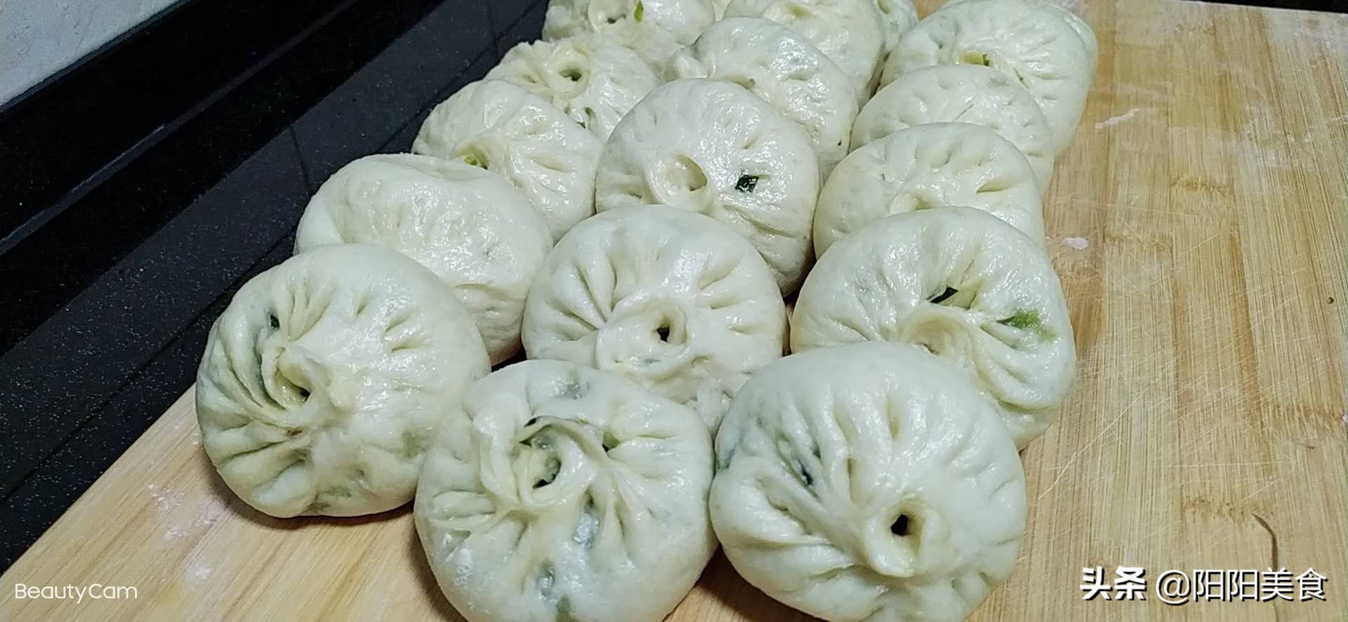 韭菜豆腐粉条包子馅怎么调（鸡蛋韭菜豆腐粉条馅的素包子）