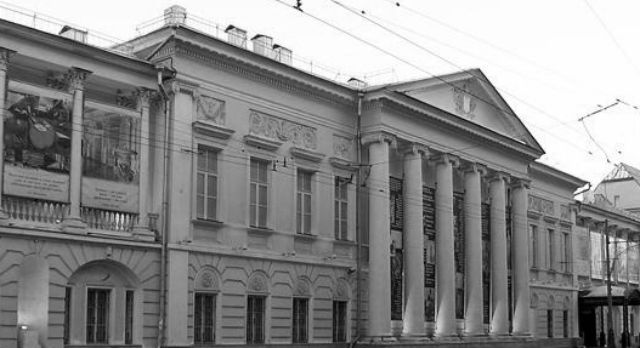 新中国成立后，为何刘伯承要放弃总参谋，选择当军事学院院长？