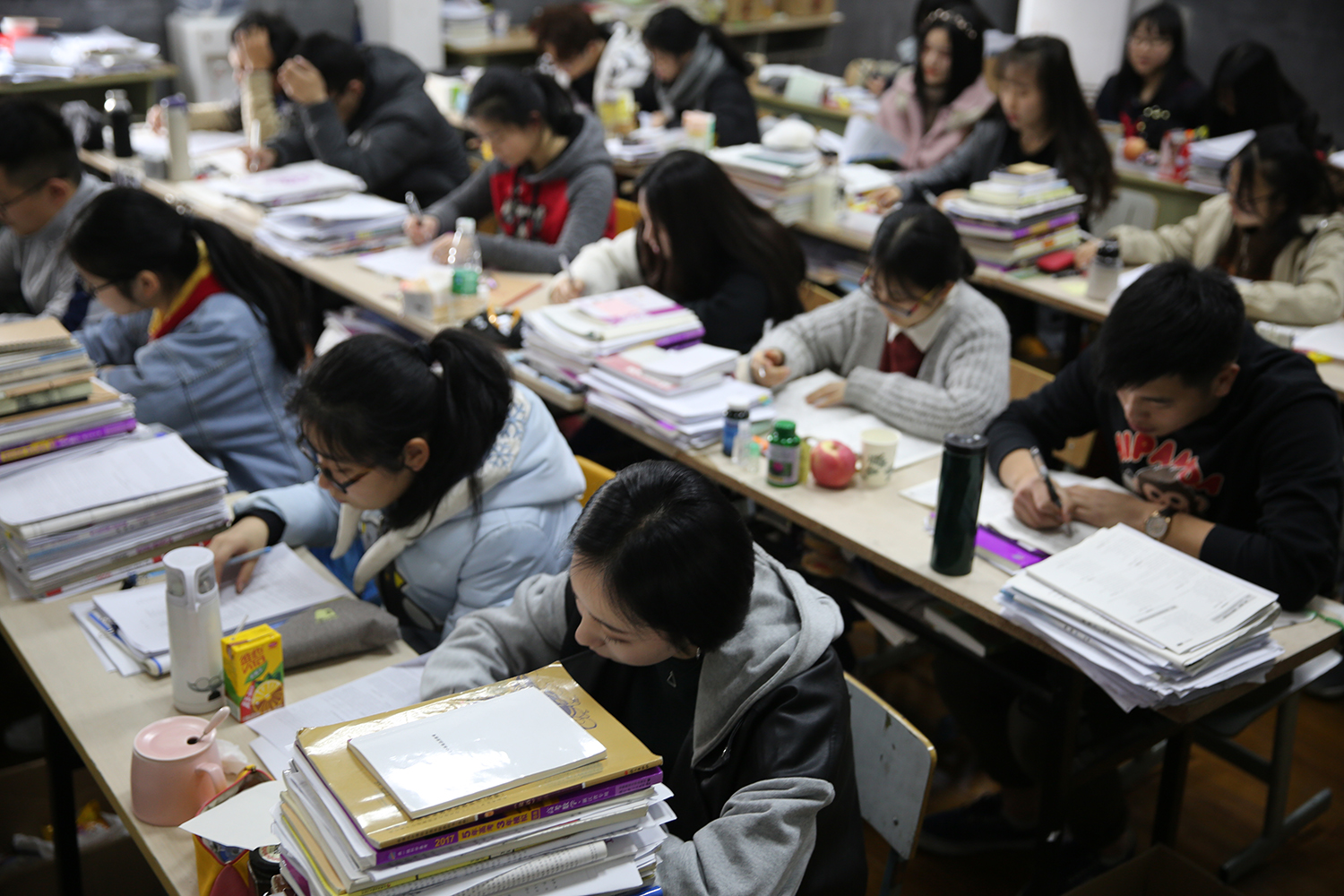 安徽一公立高中违规收528名复读生，人均八千，被教育部点名通报