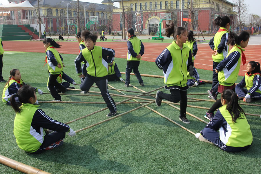學生穿校服有什么積極的社會意義？