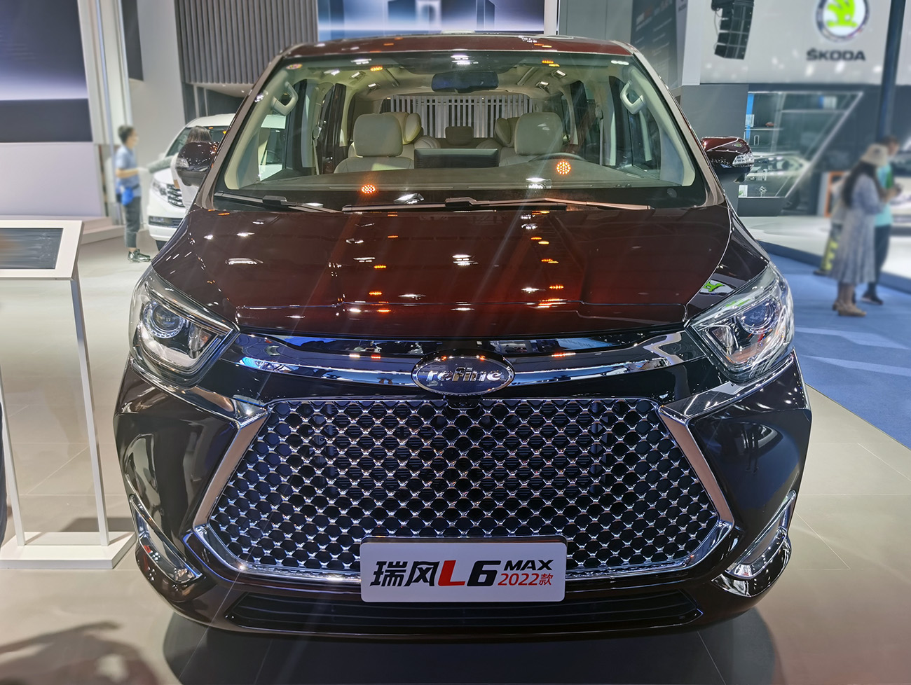 江淮版的"埃尔法",新款瑞风l6亮相,外观很霸气,搭载2.0t动力