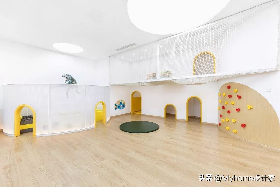 这面墙是孩子的游乐场，成人的玩具体验店，270㎡玩乐中学习