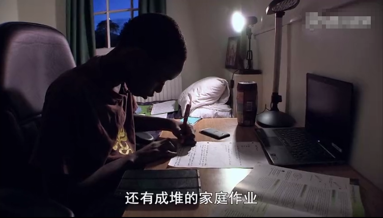 每年36万学费，和王子首相做校友！当平民进入世界顶尖贵族学校后