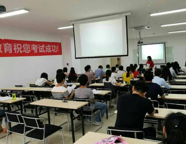 大学生父亲“犯错”，公务员政审被刷，看来真的是很严格的