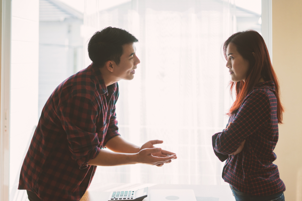 各自出轨、花销AA、按年续约…面对合同制婚姻，你还会结婚吗？