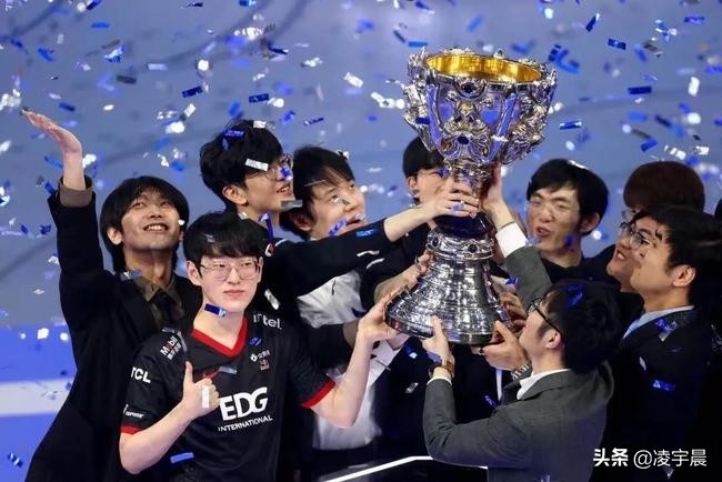 《足球经理2022》评测：身居高楼，更进一层