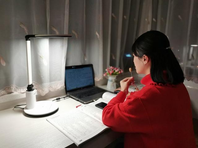 全国各地大学生每月“生活费”出炉，你在穷人阶级，还是富人阶级