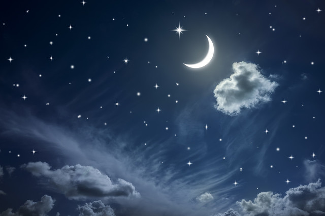 流星划破夜空，瞬间璀璨如梦