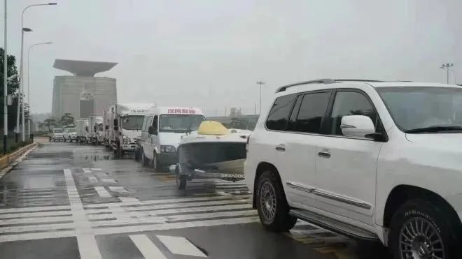 胖东来创始人于东来：90%利润给员工，冲在抗洪第一线