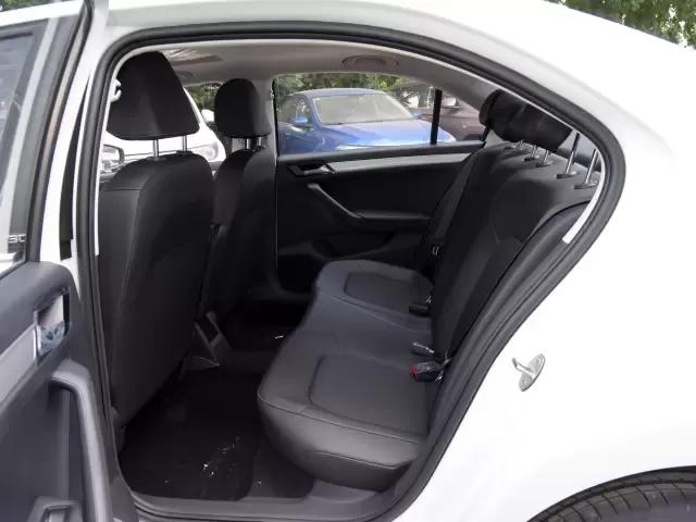 采用桑塔纳发动机，油耗低至5.6L，年轻的捷达VA3终于被认可