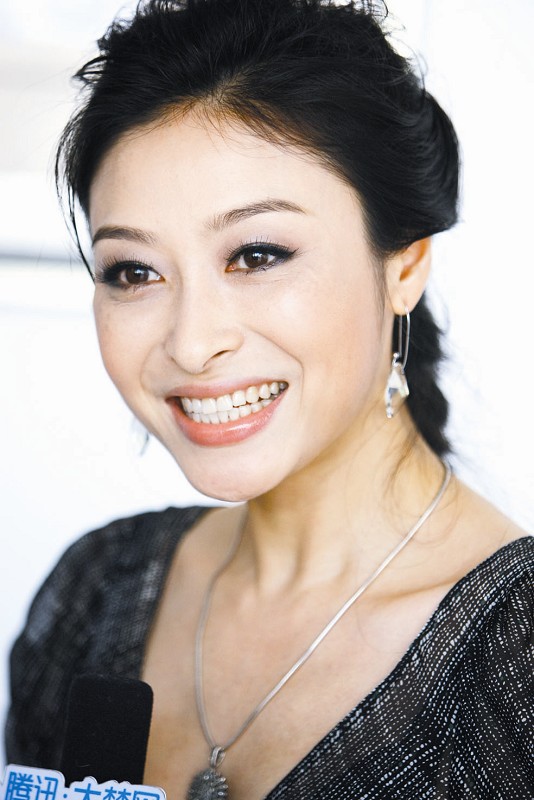 那个曾与李湘争一姐的"大嘴"主持人舒高,这些年都消失去哪了?