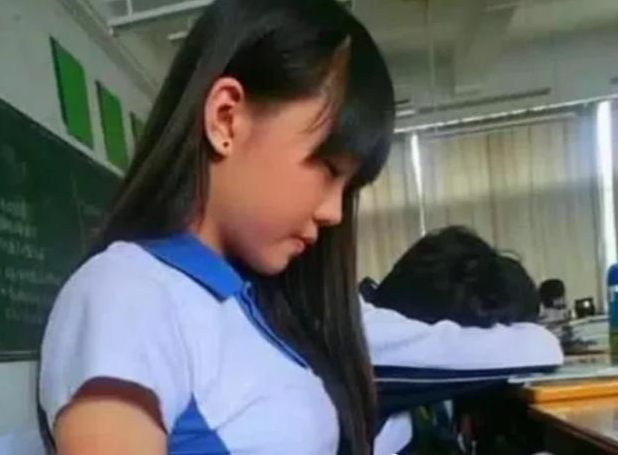 初中生发型有“新标准”，男生发型酷似军人，女生发型难以接受