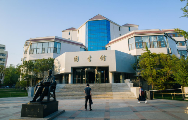 揭秘中国顶尖211高校的真实实力！14位院士坐镇，一年“壕撒”上千万！