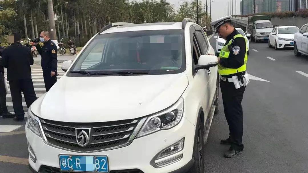 网约车司机不是随便能当，没有相关证件即属违法！这些司机已损失好几万！