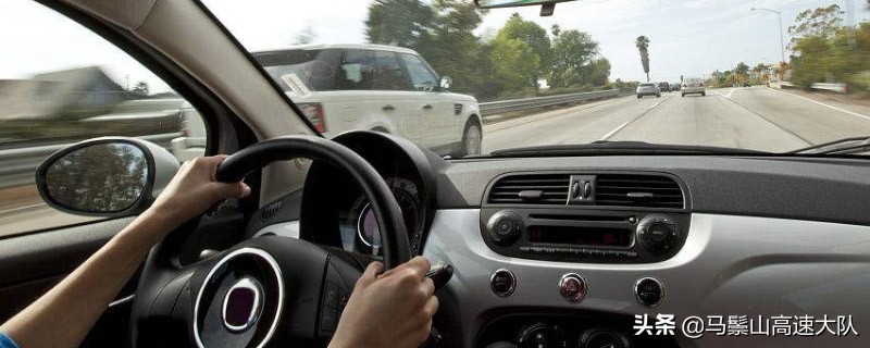 先离合后刹车是大忌，停车先踩离合还是刹车