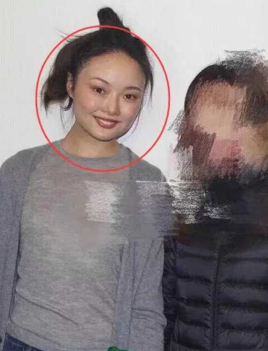 把劳斯莱斯开沟里，“网红鼻祖”晚晚的故事，远比你想象得更恶劣