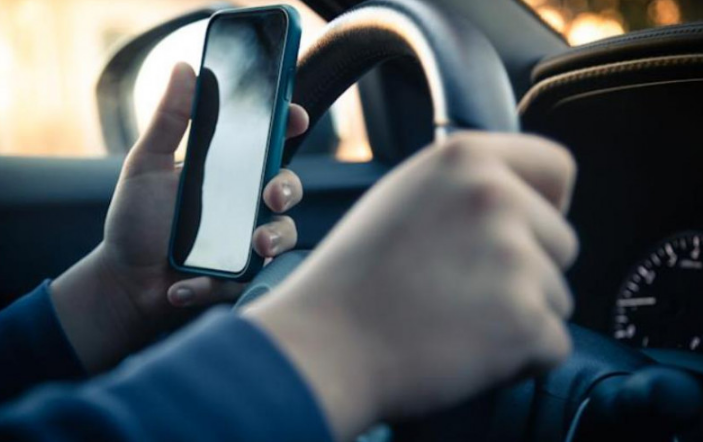 澳大利亚昆州警方展开严打驾车玩手机和未系安全带的司机