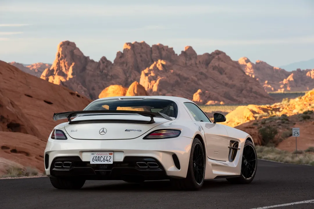 (图:sls amg bs"黑版")至此,从2013年的sls bs之后,要等七年才是amg