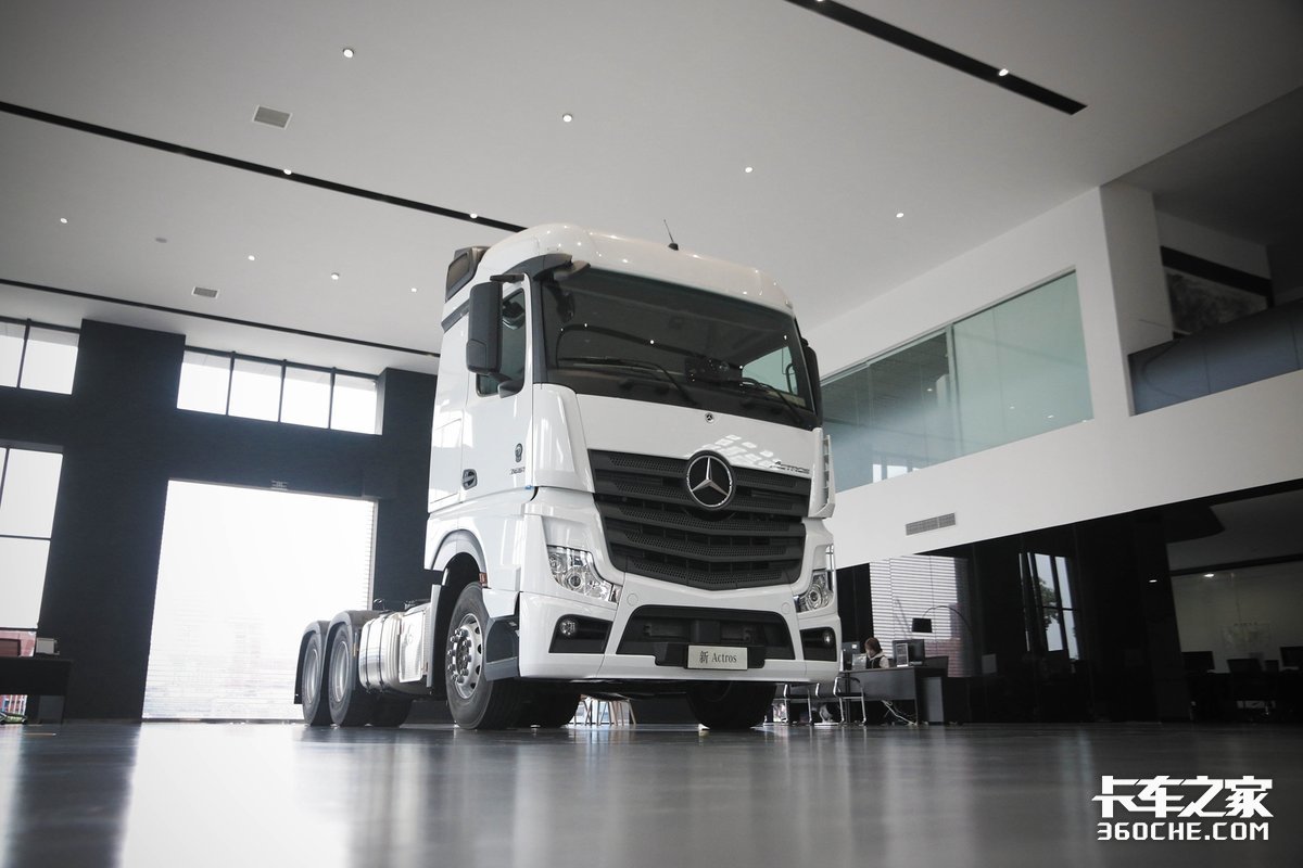 奔驰卡车国产化又爆猛料！配奔驰进口发动机，低配价格或60万以下