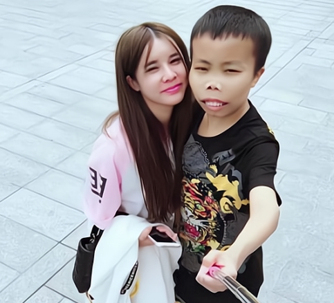 一夜成名的外星人陈山,24岁身价5亿,后来怎么消失了?