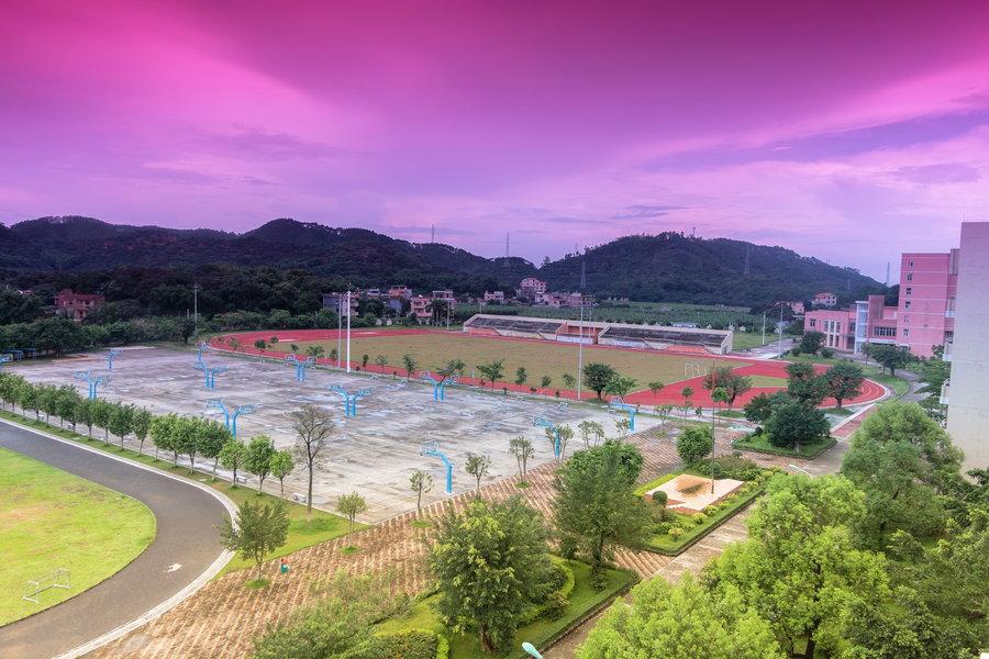 这篇学霸写景范文《校园即景》，一看就能记住，帮你赢得期末满分