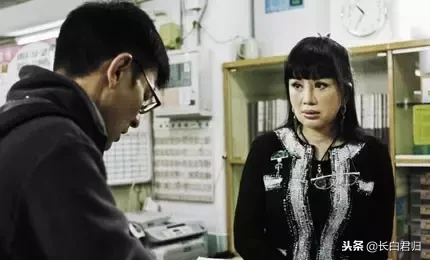 她坐过牢,拍过三级级片,被美国总统接见,如今还宛如少女