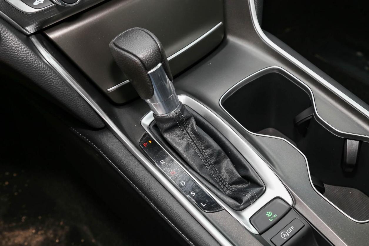 开完本田雅阁，再换上大众迈腾，车主：终于明白日系与德系的差距