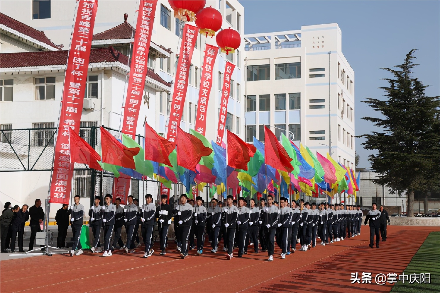 西峰哪里有篮球比赛(西峰第二十届“园丁杯”暨第十一届“希望杯”篮球邀请赛开幕了)