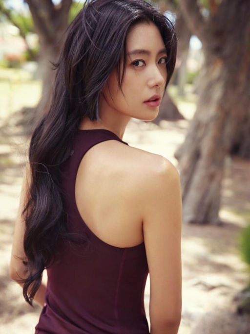 李成敏1986年出生在瑞士的伯尔尼,英文名是clara直译过来是克拉拉,她